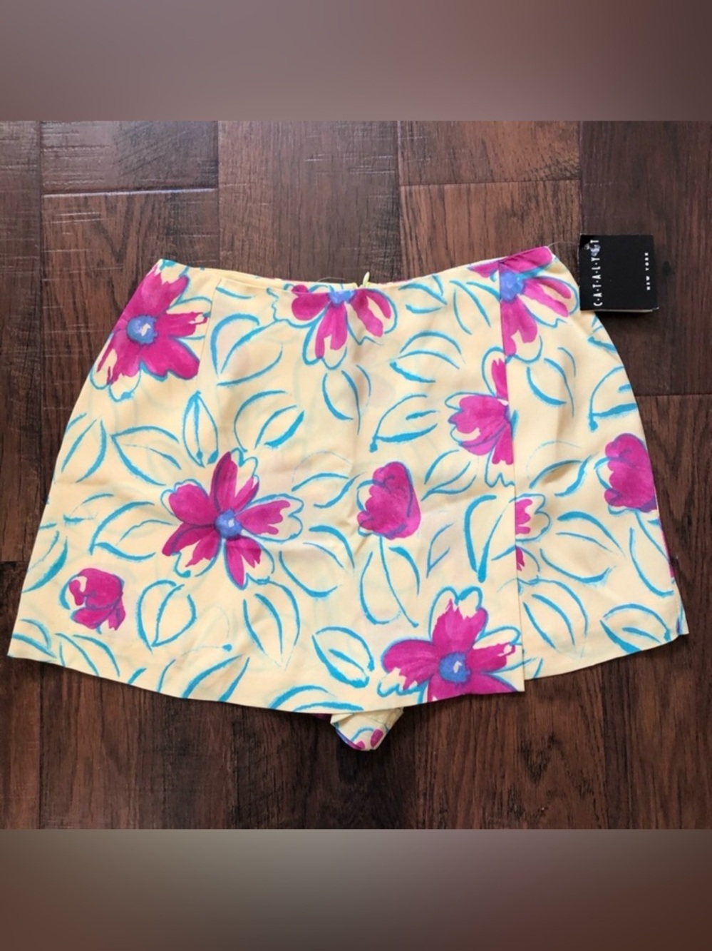It’s a skort! By CATALYST, approx size 4/6,  NWT
